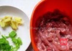 木耳干豆腐炒肉丝的做法图解2