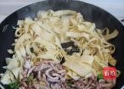木耳干豆腐炒肉丝的做法图解5