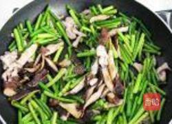 香菇蒜薹炒肉丝的做法图解8