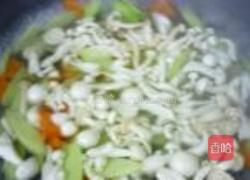 白玉菇炒乌鸡片的做法图解8