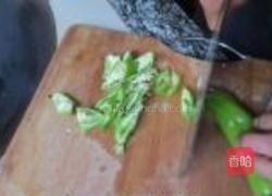 青椒鱼干的做法图解2