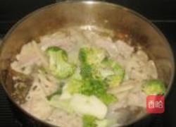 藕片西兰花炒里脊的做法图解7