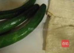 辣拌黃瓜豆皮的做法图解1