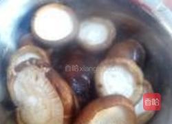 香菇醉油菜的做法图解1
