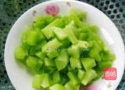 莴笋火腿丁的做法图解2