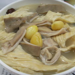白果腐竹猪肚汤的做法[图]