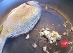 煎海鱼焖豆腐的做法图解2