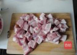 莲藕红烧肉的做法图解1