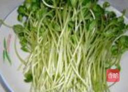 爽口豌豆苗的做法图解2