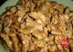 琥珀桃仁的做法图解1