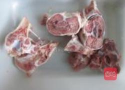 苡米百合猪骨汤的做法图解1