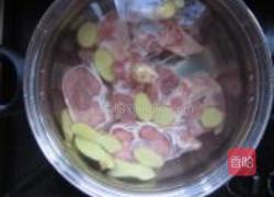 苡米百合猪骨汤的做法图解4