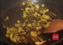 酸菜焖米鱼胶的做法图解3