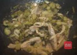 酸菜焖米鱼胶的做法图解8