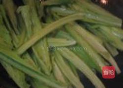 素炒油麦菜的做法图解3