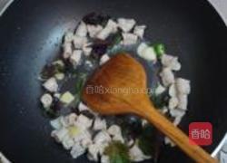 紫苏炒粉肠的做法图解5