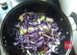 紫甘蓝炒鸡蛋的做法图解3