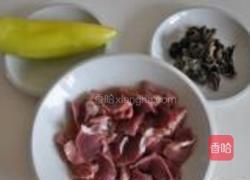 尖椒炒鸡胗的做法图解1
