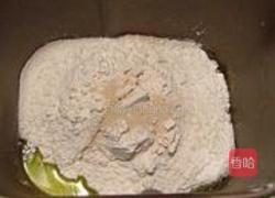 豆沙馅餐包的做法图解1