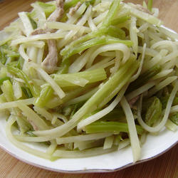 芹菜土豆丝的做法[图]