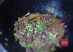 莴笋泡椒炒牛肉的做法图解10