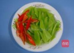 莴笋泡椒炒牛肉的做法图解2