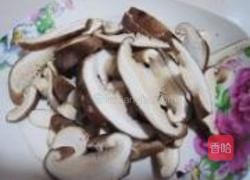 香菇炒青菜的做法图解2