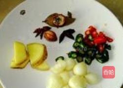 香菇炒猪皮的做法图解2