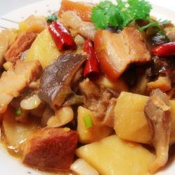 土豆蘑菇烧肉片的做法[图]
