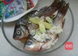 酱焖鲫鱼的做法图解1