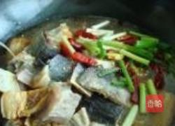 腊鱼腐竹烧五花肉的做法图解5