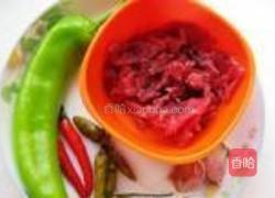 三椒炒牛肉的做法图解1