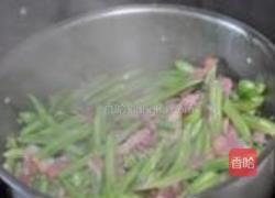 长扁豆炒培根的做法图解5