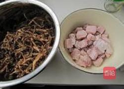 干豇豆烧肉的做法图解1