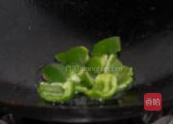 广式腊肠炒包菜的做法图解3