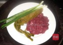 冲菜蒸牛肉的做法图解1