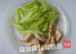 西芹炒菱角的做法图解2