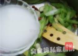 西芹炒菱角的做法图解7