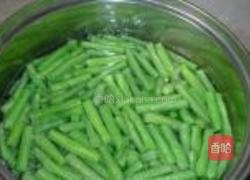 玉米香虾拌豇豆的做法图解2