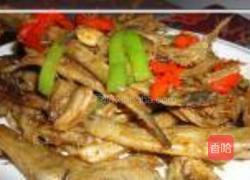 青红椒煸小鱼干的做法图解8