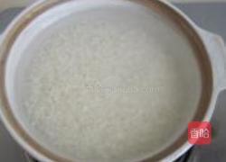 熏肉香肠煲仔饭的做法图解1