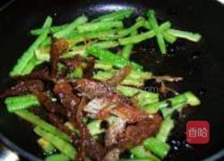 豆豉鲮鱼炒苦瓜的做法图解9