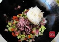 杂疏炒黑白米饭的做法图解5