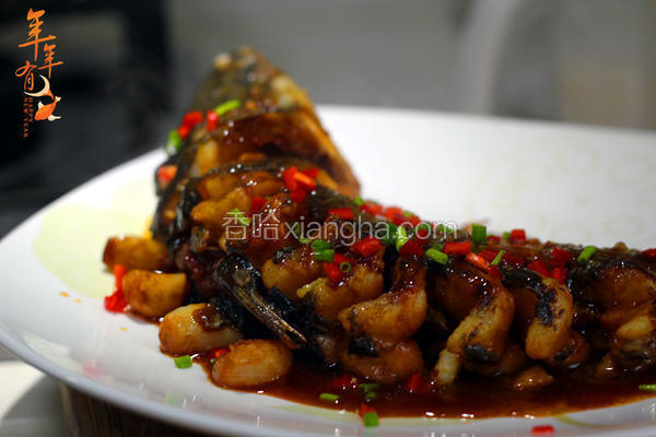 蒜子焖鲻鱼的做法_菜谱_香哈网