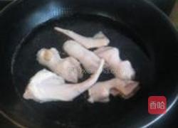 白萝卜枸杞炖羊蹄的做法图解2