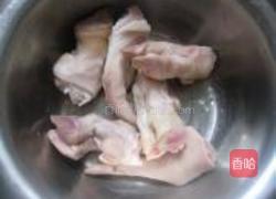 白萝卜枸杞炖羊蹄的做法图解1