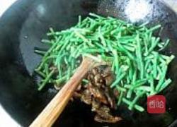 豆角炒香肠的做法图解6
