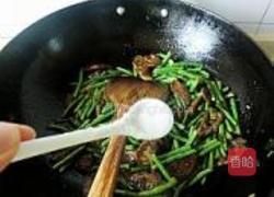 豆角炒香肠的做法图解8
