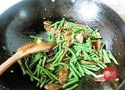 豆角炒香肠的做法图解9