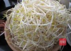 绿豆芽炒肉的做法图解2